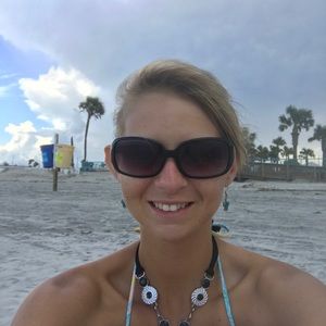 Meet your Posher, Traci